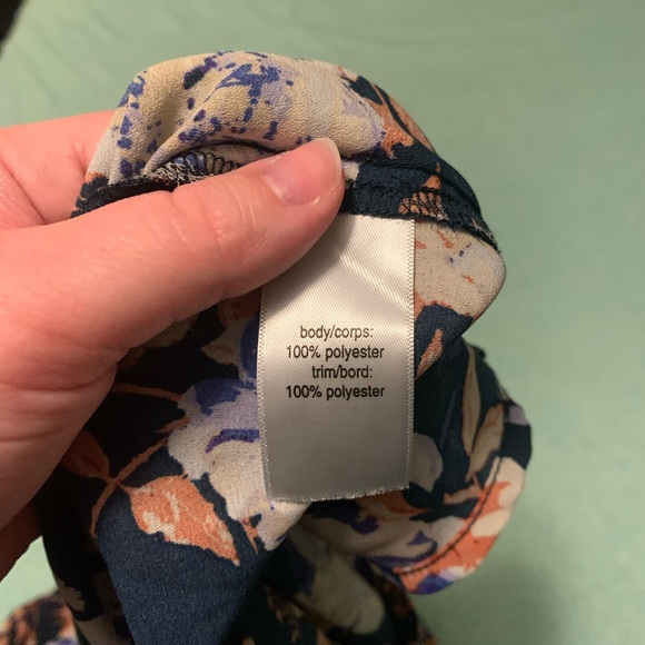 Maurices Navy Floral V-Neck Tank Top Size Large - Picture 7 of 8